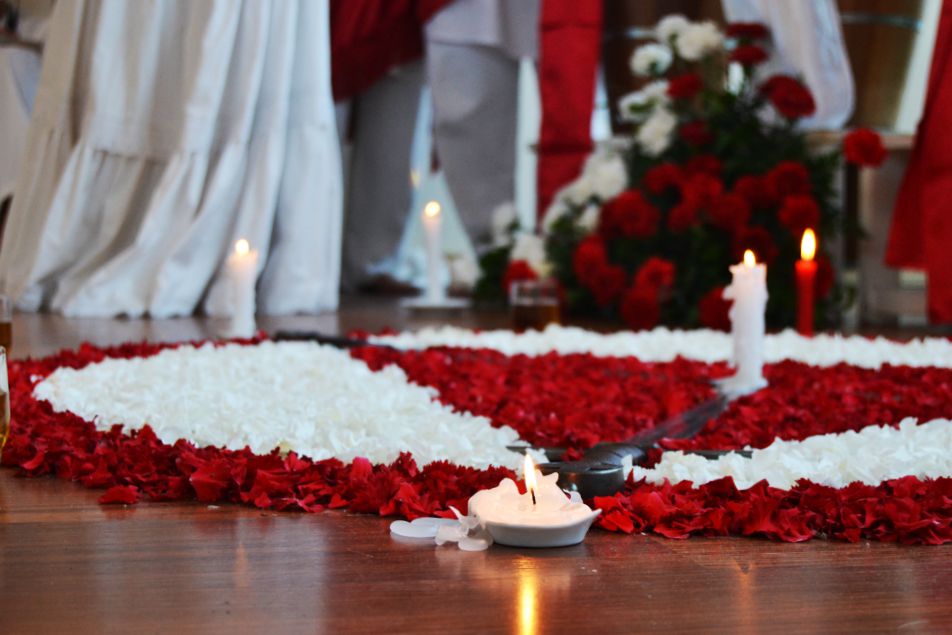 Pétalas e velas